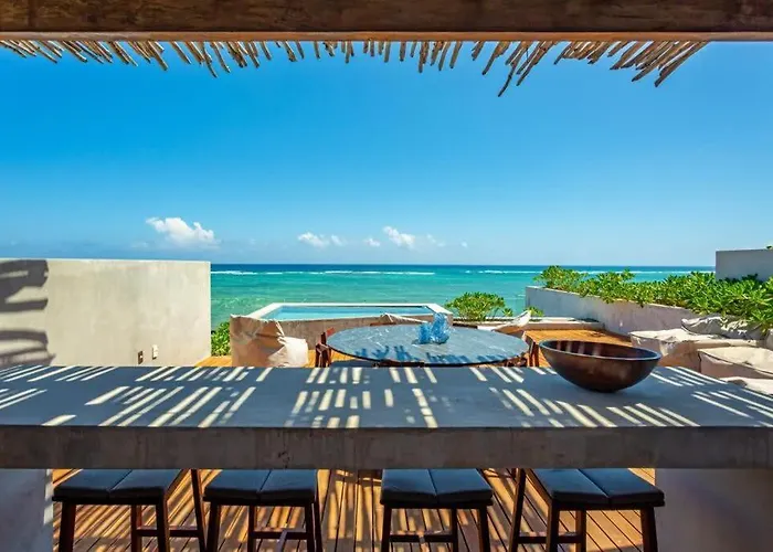 Beachfront 3br Escape With Rooftop Sea Tankah Bay *
